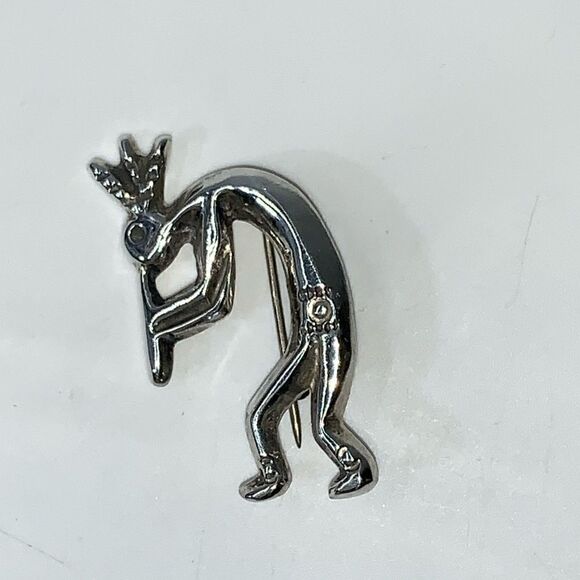 Native American Signed Sterling Kokopelli Brooch - Picture 3 of 12